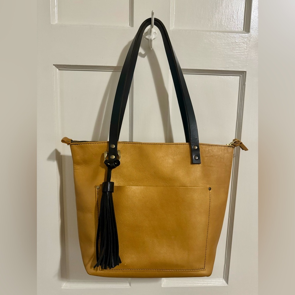 Portland Leather Medium Zipper Tote Honeycomb